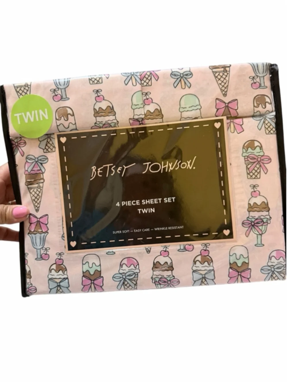 Betsey Johnson Twin 4 Piece Sheet Set.